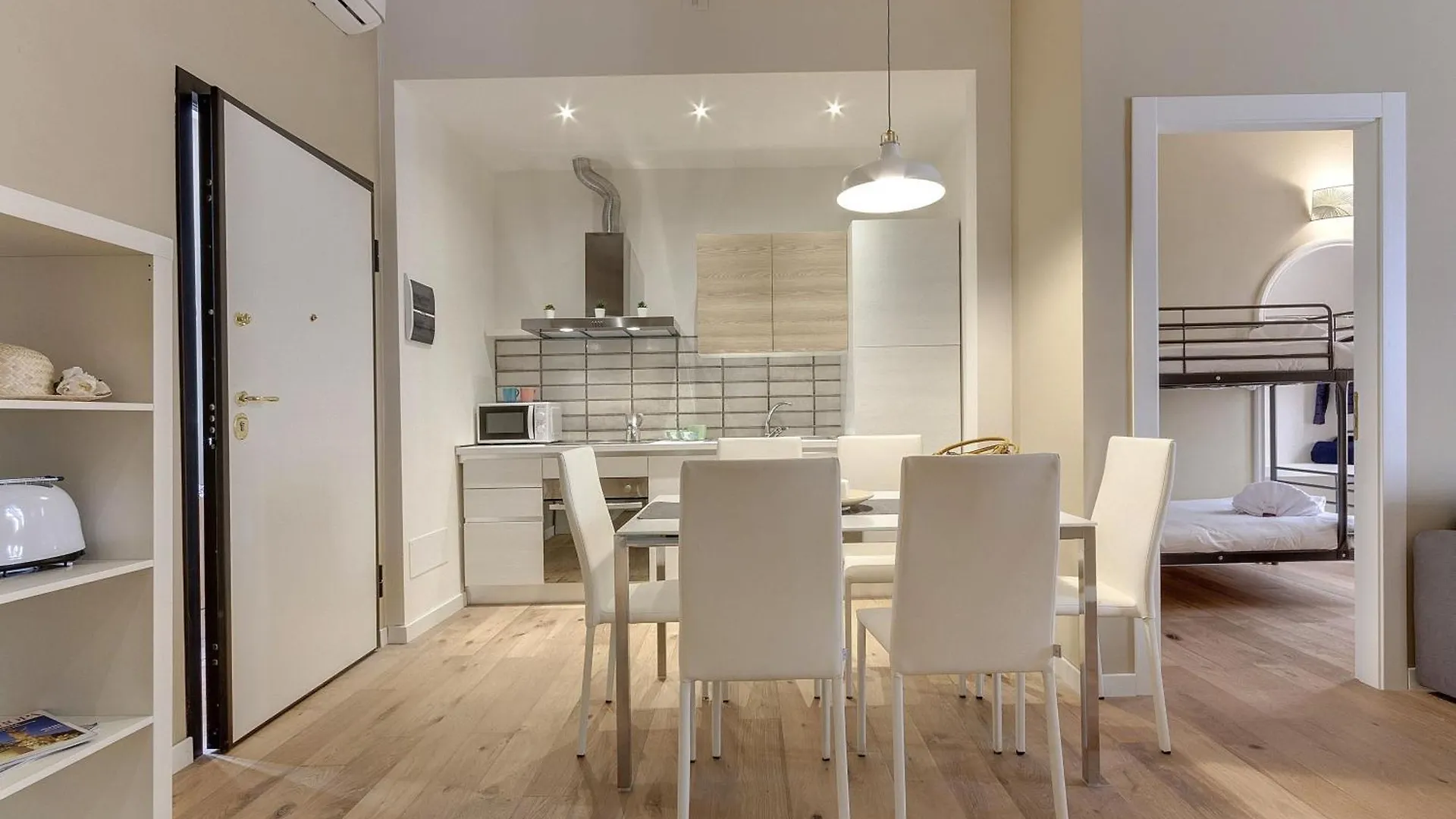 David & Buonarroti Apartments By Mamo Florencia